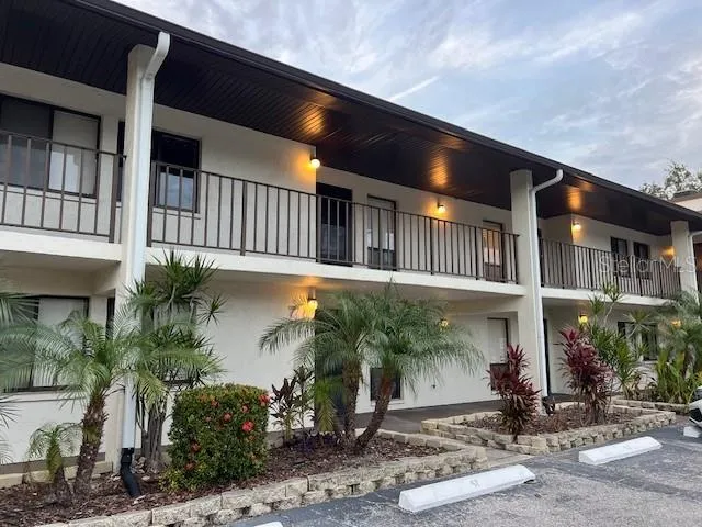 $1,950 | 7205 Curtiss Avenue, Unit 2F, Sarasota, FL 34231