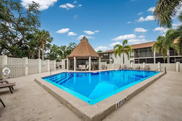 $1,950 | 7205 Curtiss Avenue, Unit 2F, Sarasota, FL 34231