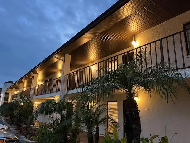 $1,950 | 7205 Curtiss Avenue, Unit 2F, Sarasota, FL 34231
