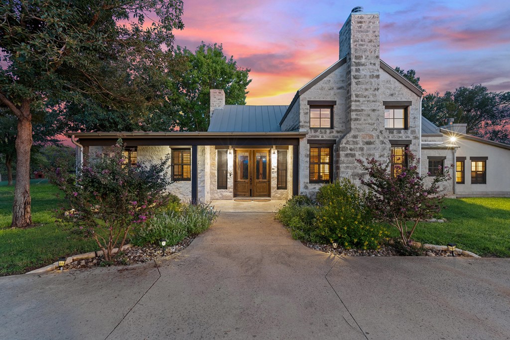 4455 Morris Ranch Road Fredericksburg, TX 78624 - Photo 4 of 74 Gallery Image 4
