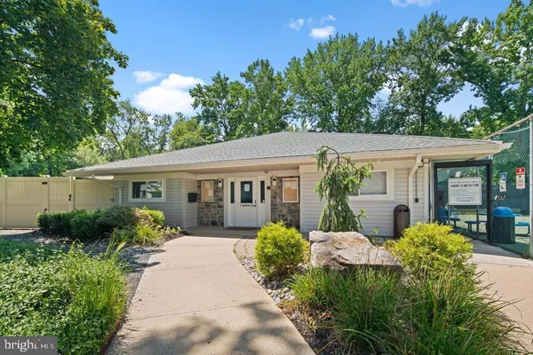 $2,200 | 52 Willow Court, Hamilton, NJ 08619