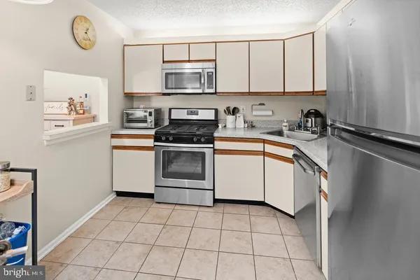 $2,200 | 52 Willow Court, Hamilton, NJ 08619