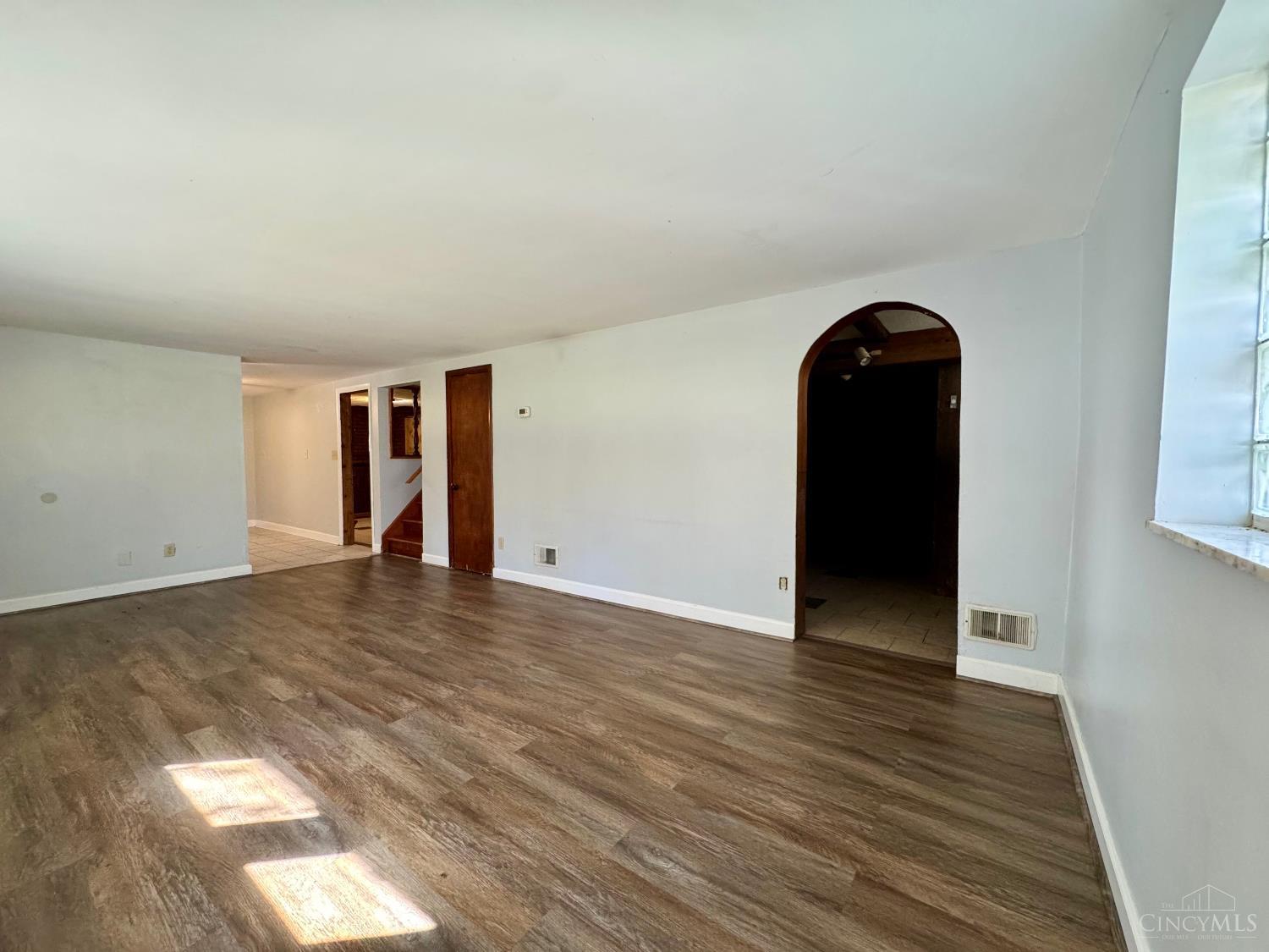 6163 Sheed Road Cincinnati, OH 45247 - Photo 7 of 28