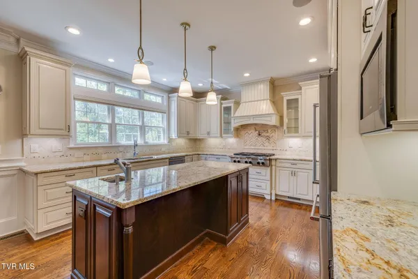 $997,000 | 5079 Rose Gardens Circle, Kingsport, TN 37660