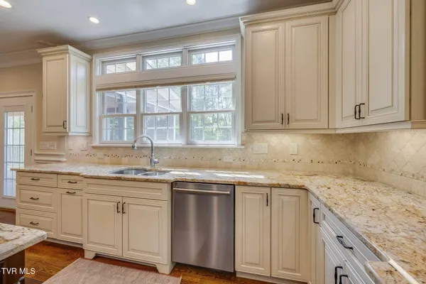 $997,000 | 5079 Rose Gardens Circle, Kingsport, TN 37660