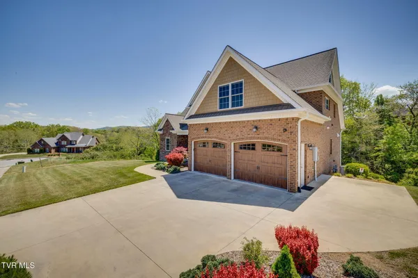 $997,000 | 5079 Rose Gardens Circle, Kingsport, TN 37660