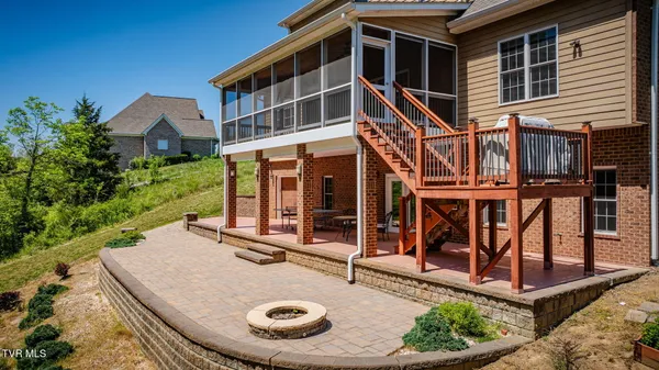 $997,000 | 5079 Rose Gardens Circle, Kingsport, TN 37660