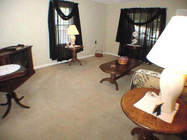 527 Della Road Columbus, IN 47203 - Photo 2 of 6 Gallery Image 2