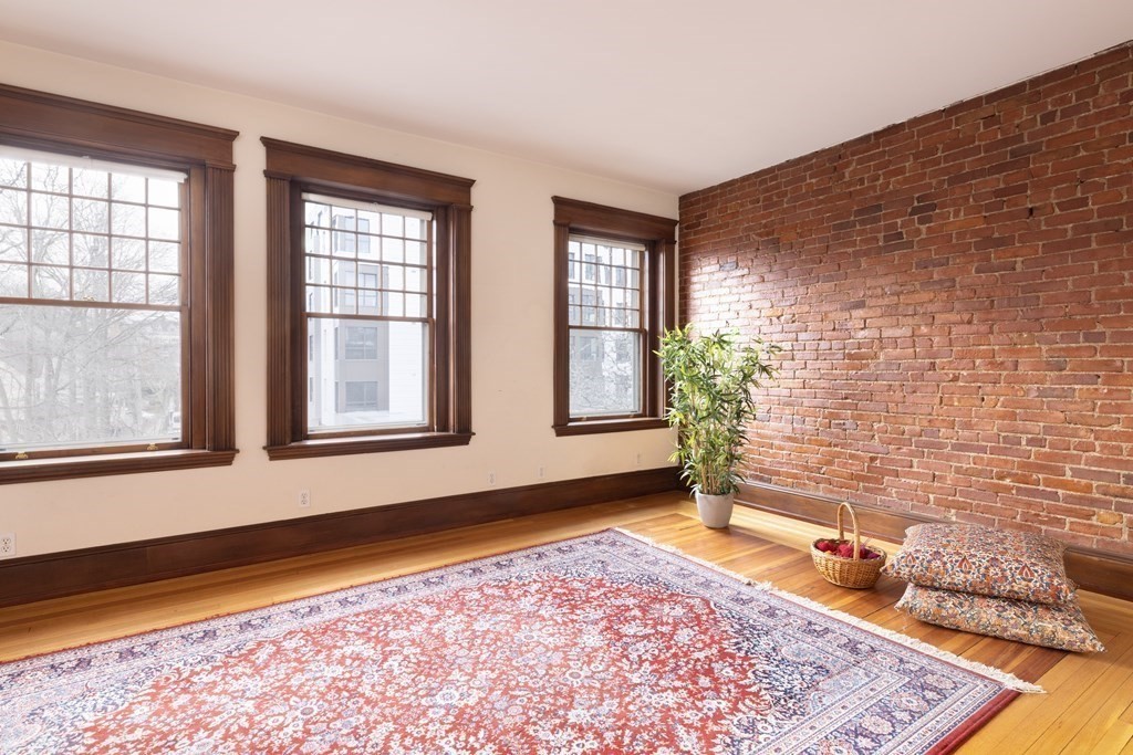 367 Harvard Street, Unit 3 Brookline, MA 02446 - Photo 4 of 25 a blue bed sitting in front of a window