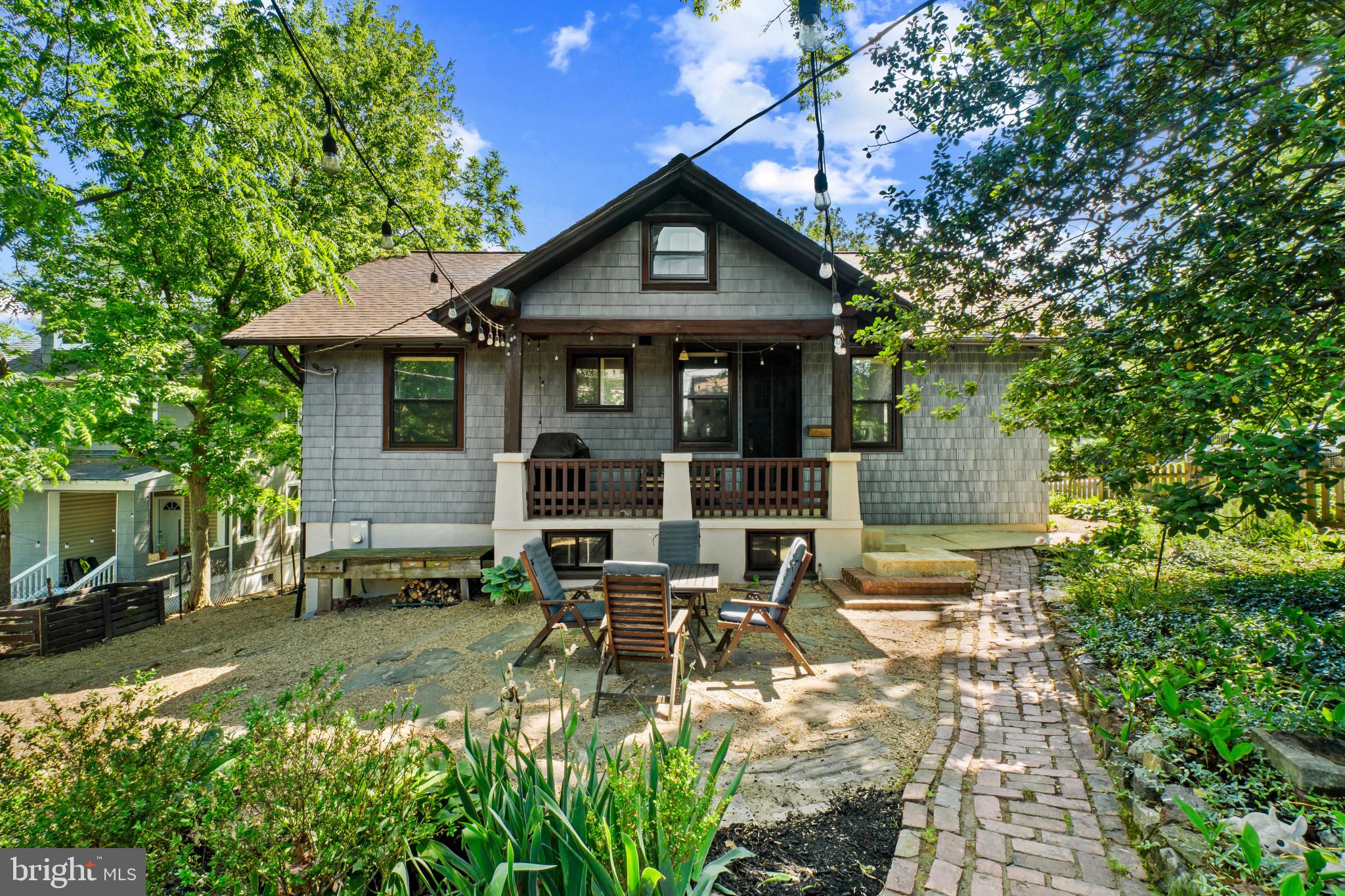 2900 Rueckert Avenue Baltimore, MD 21214 - Photo 4 of 40 a front view of a house with garden