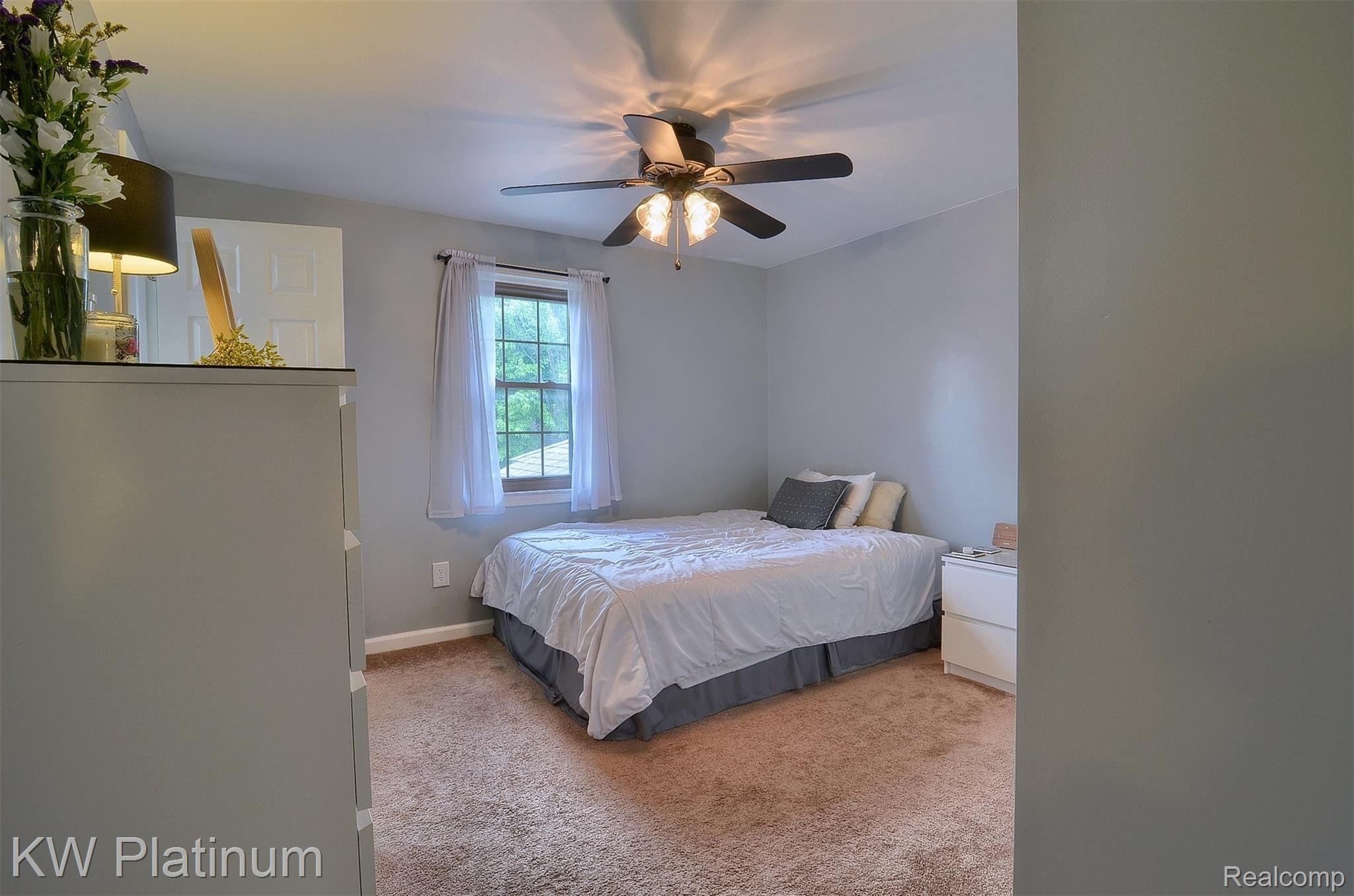 1986 Pondview Court Rochester, MI 48309 - Photo 21 of 37 21-2nd Bedroom.jpg