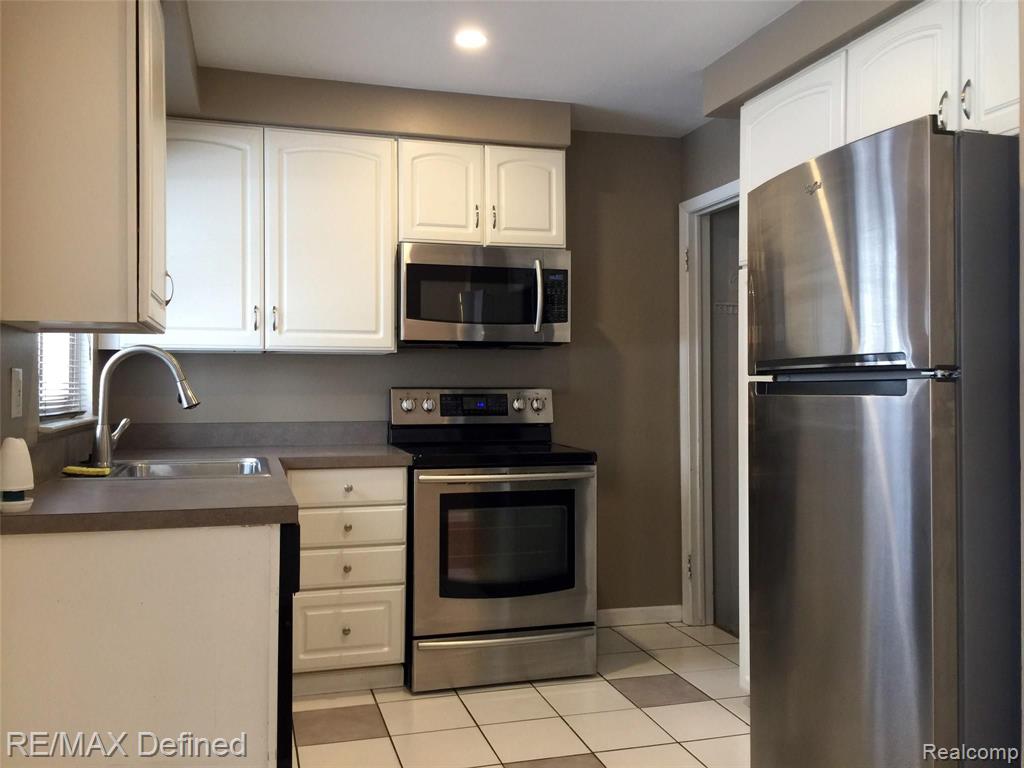 569 East 14 Mile Road Birmingham, MI 48009 - Photo 10 of 28