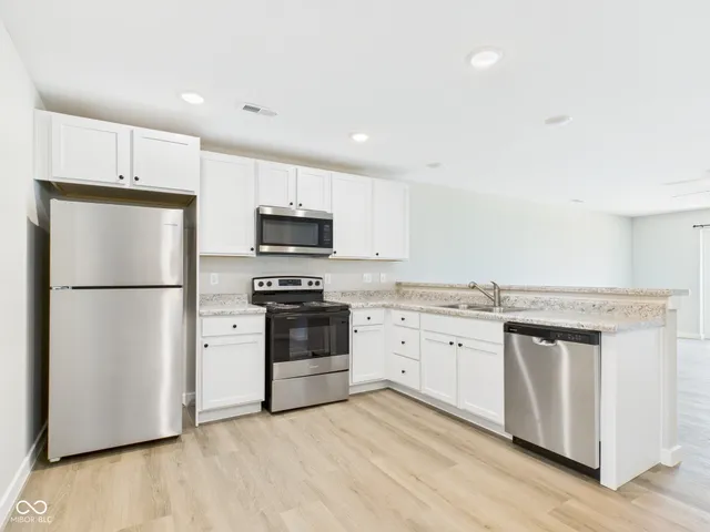 $1,550 | 9904 West Bison Drive, Yorktown, IN 47396