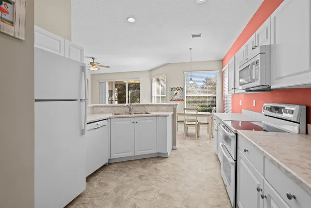 a view of empty room with window