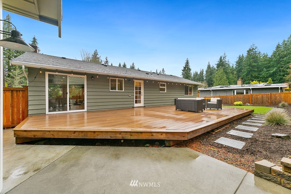 19927 89th Place West Edmonds, WA 98026 - Photo 2 of 30 Gallery Image 2