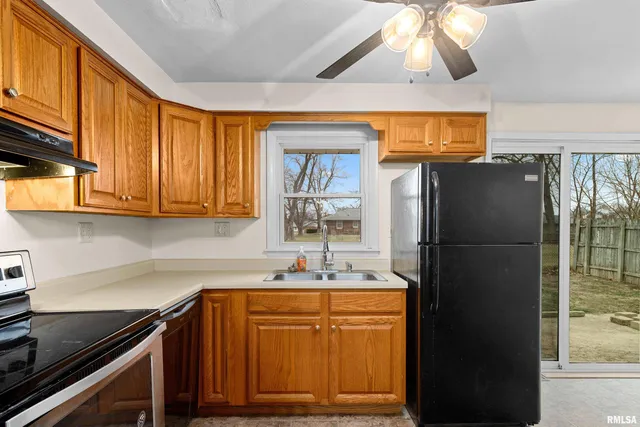 $132,000 | 521 West Kellar Parkway, Peoria, IL 61614