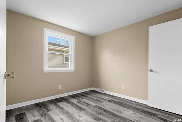 $132,000 | 521 West Kellar Parkway, Peoria, IL 61614