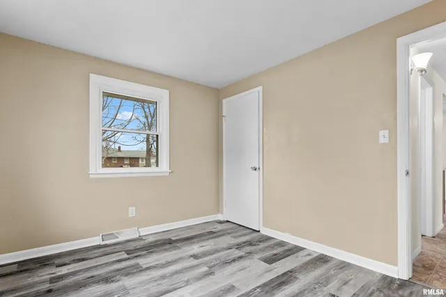 $132,000 | 521 West Kellar Parkway, Peoria, IL 61614