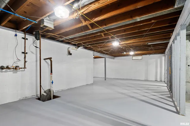 $132,000 | 521 West Kellar Parkway, Peoria, IL 61614