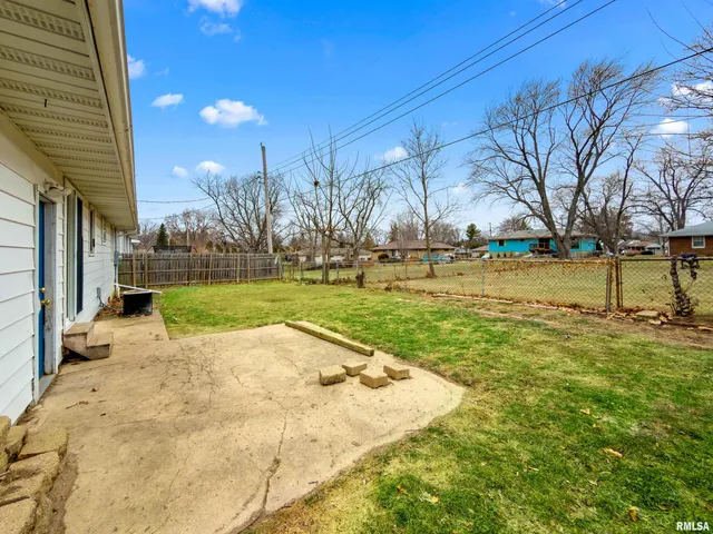 $132,000 | 521 West Kellar Parkway, Peoria, IL 61614