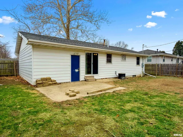 $132,000 | 521 West Kellar Parkway, Peoria, IL 61614