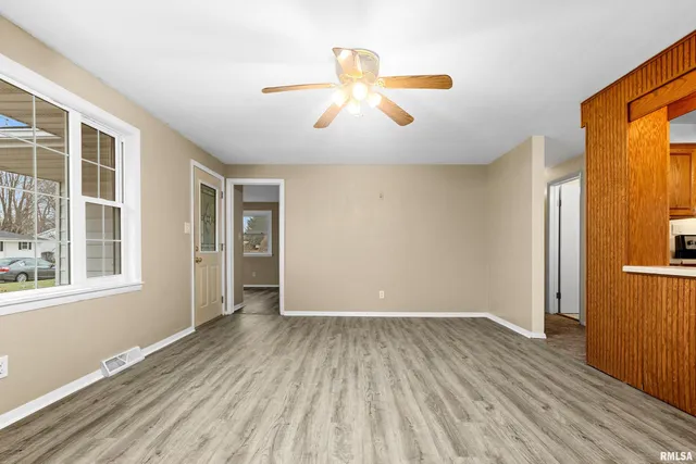 $132,000 | 521 West Kellar Parkway, Peoria, IL 61614