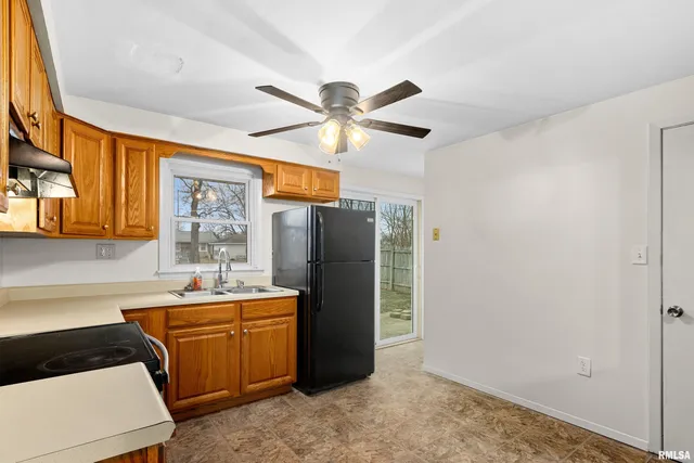 $132,000 | 521 West Kellar Parkway, Peoria, IL 61614