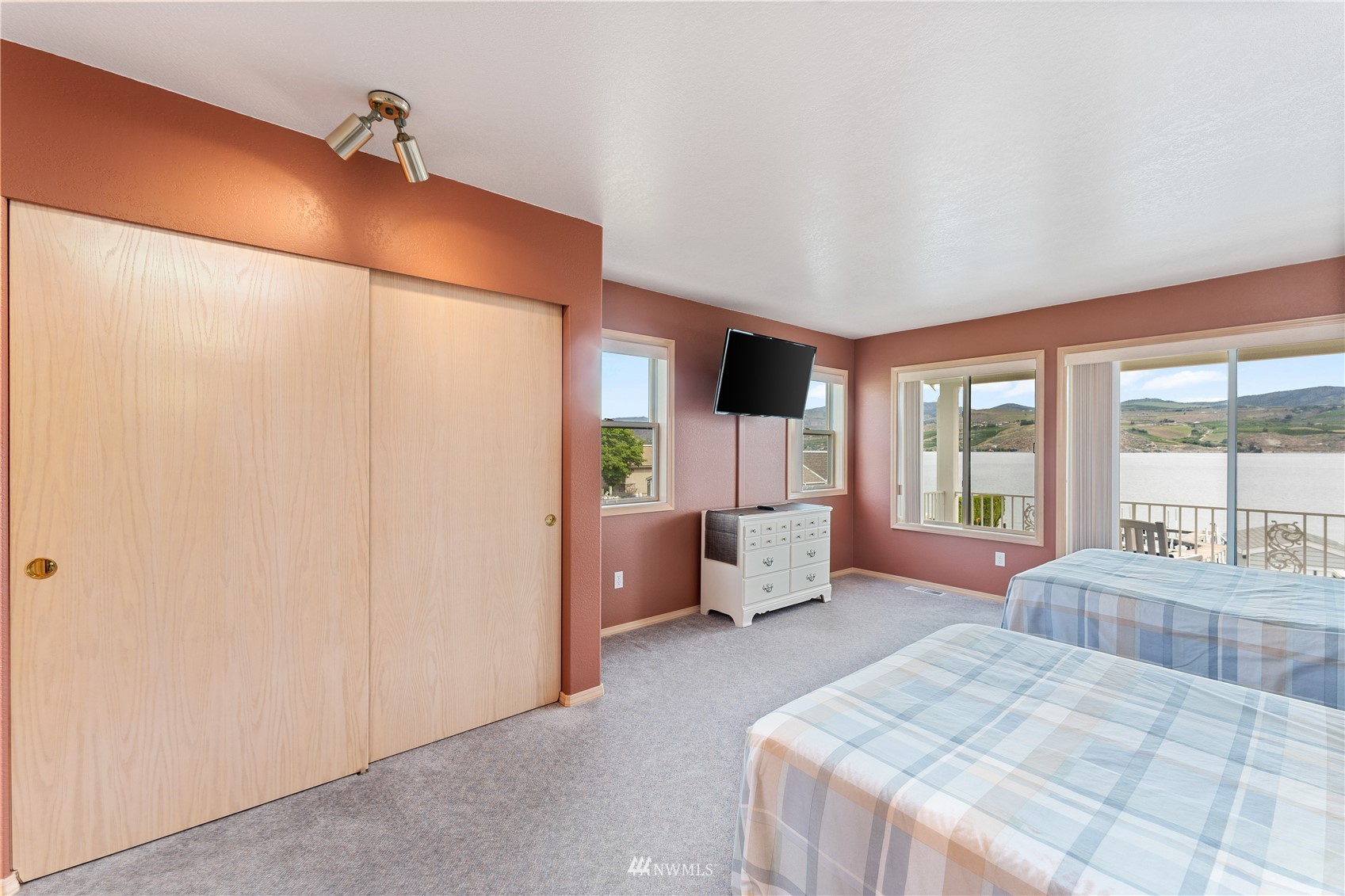 1496 South Lakeshore Road Chelan, WA 98816 - Photo 14 of 39 Gallery Image 14
