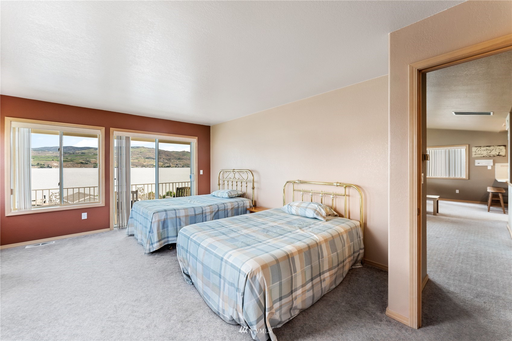 1496 South Lakeshore Road Chelan, WA 98816 - Photo 15 of 39 Gallery Image 15