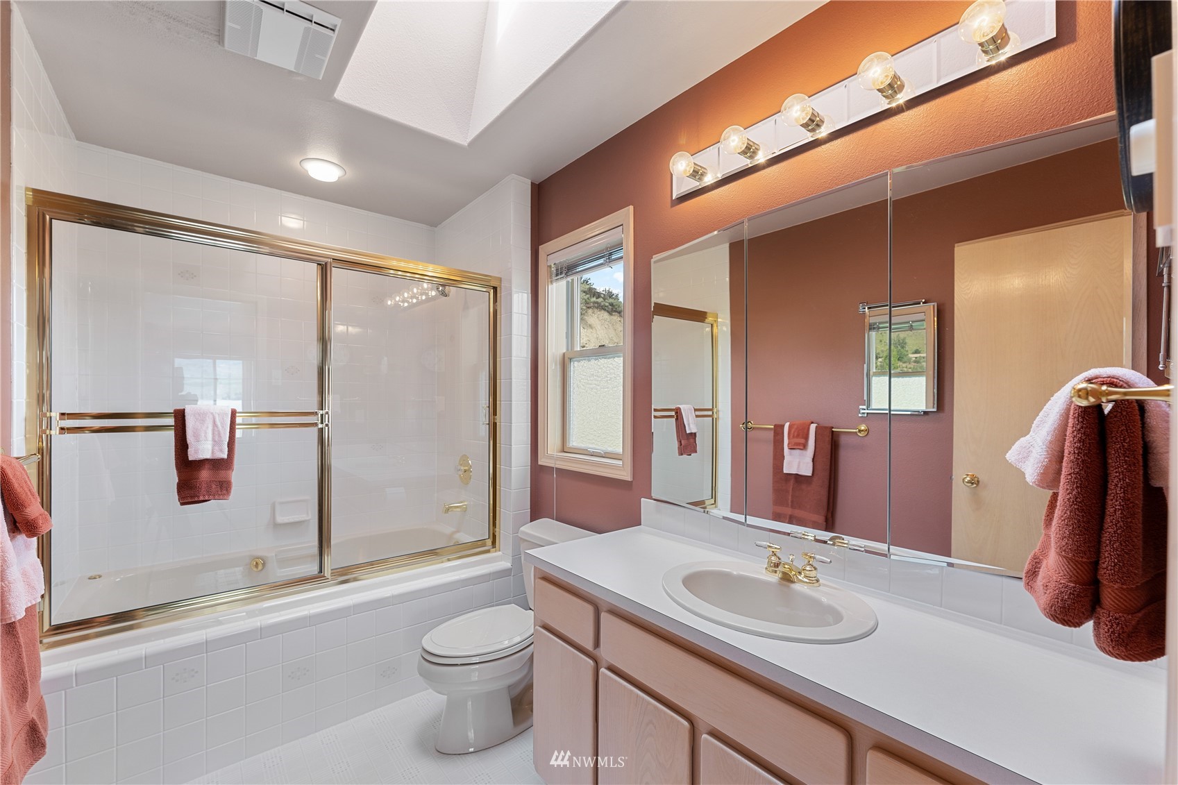 1496 South Lakeshore Road Chelan, WA 98816 - Photo 16 of 39 Gallery Image 16