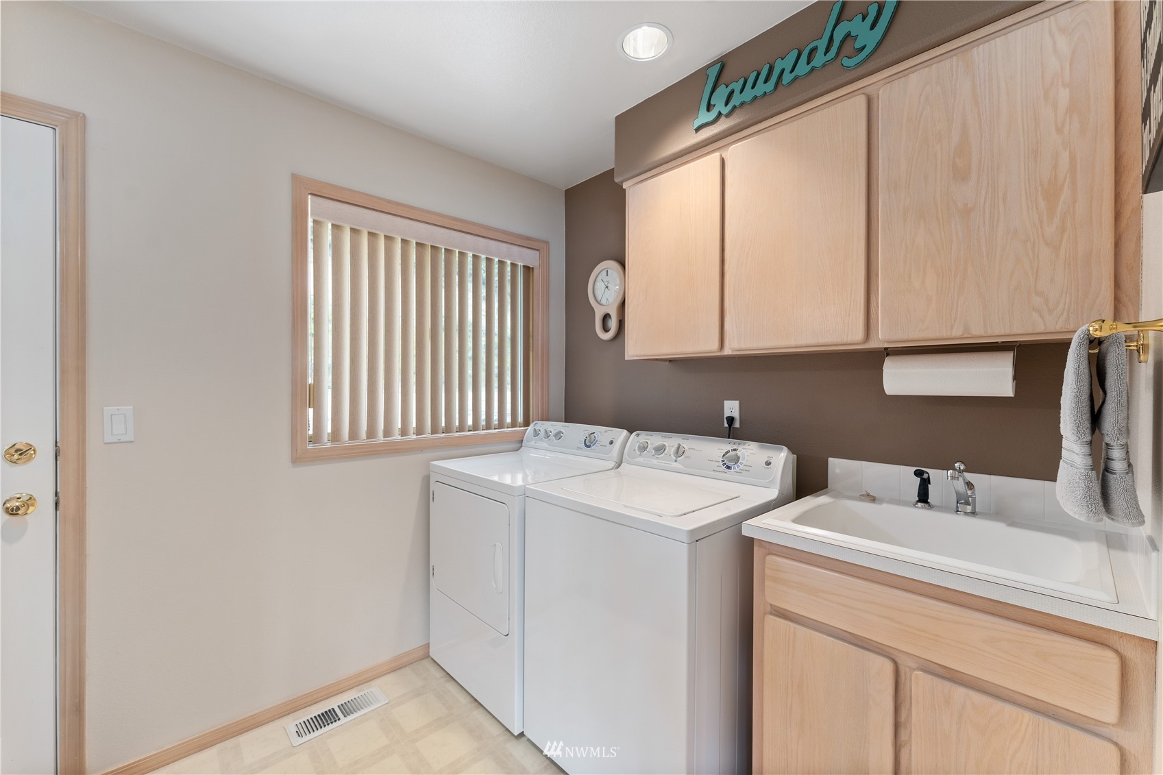 1496 South Lakeshore Road Chelan, WA 98816 - Photo 17 of 39 Gallery Image 17