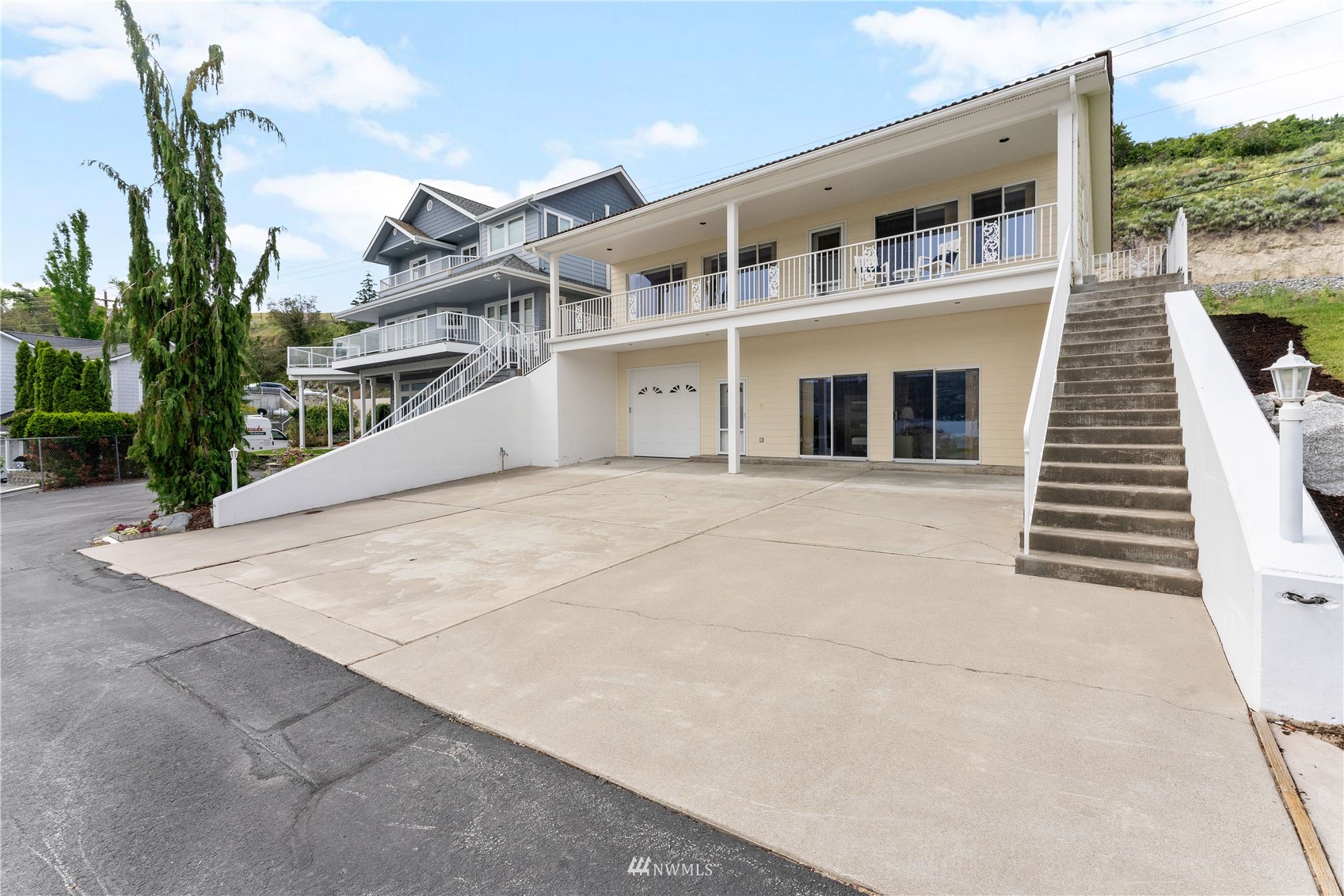 1496 South Lakeshore Road Chelan, WA 98816 - Photo 2 of 39 Gallery Image 2