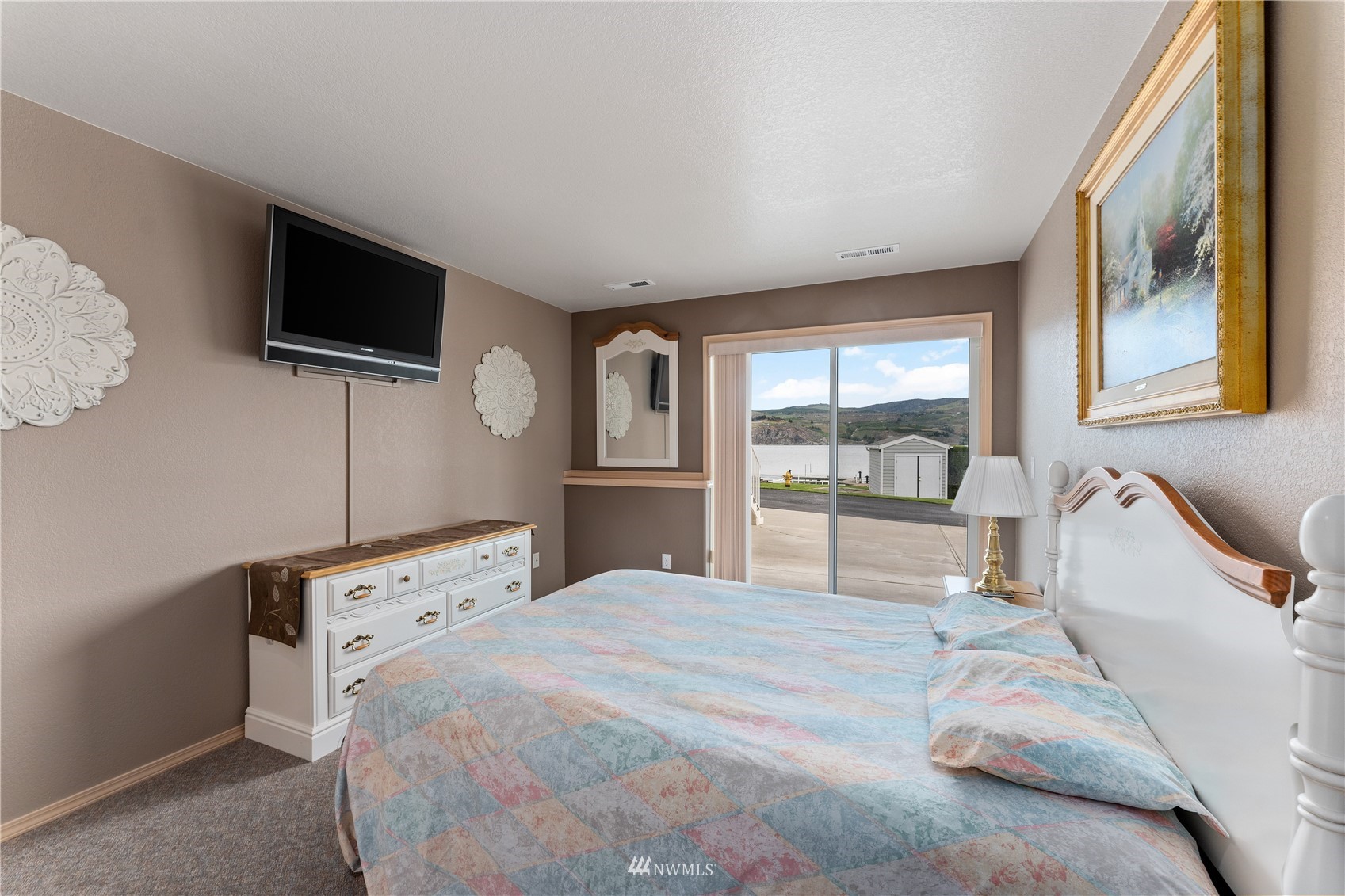 1496 South Lakeshore Road Chelan, WA 98816 - Photo 21 of 39 Gallery Image 21