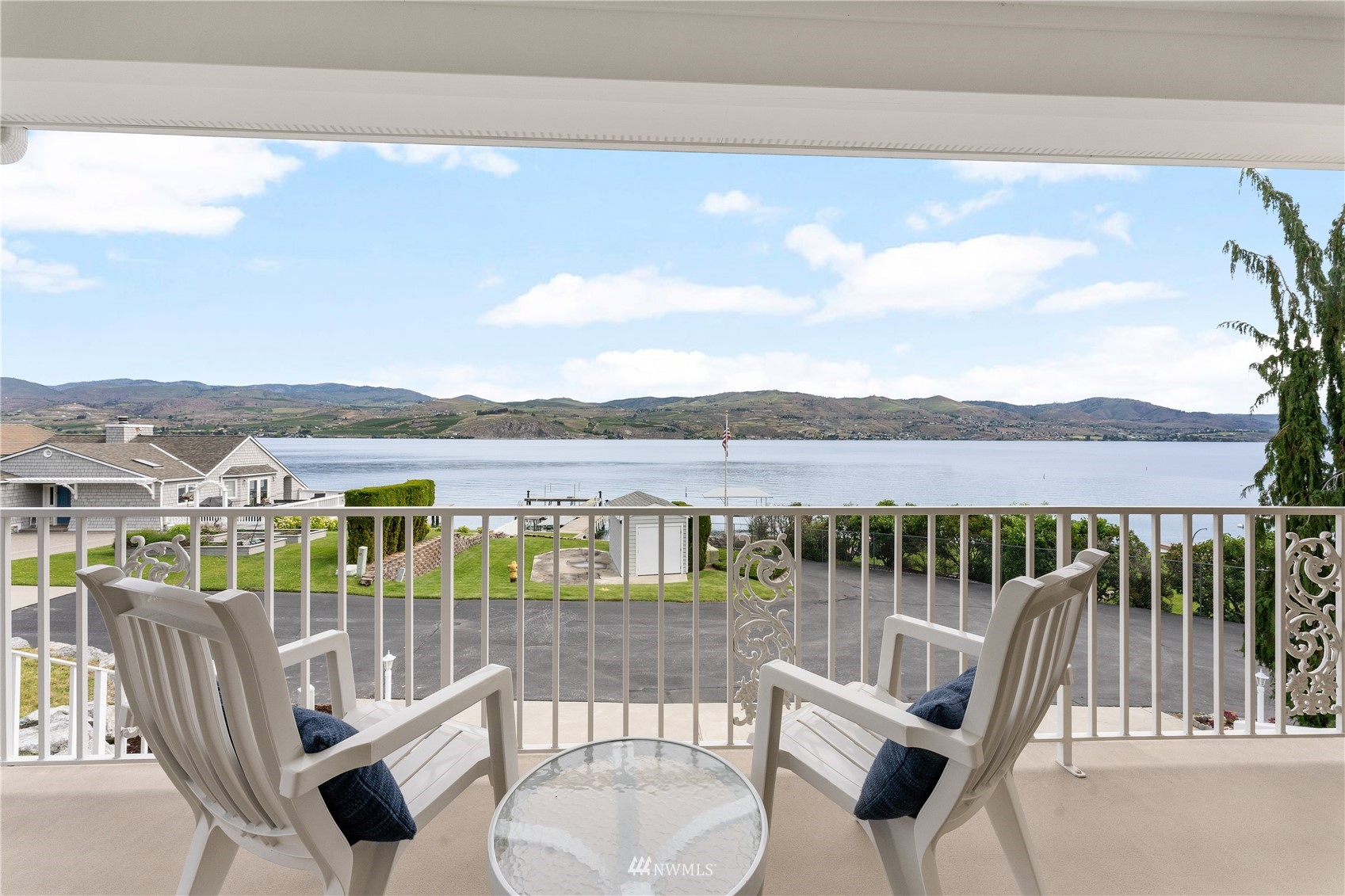 1496 South Lakeshore Road Chelan, WA 98816 - Photo 6 of 39 Gallery Image 6