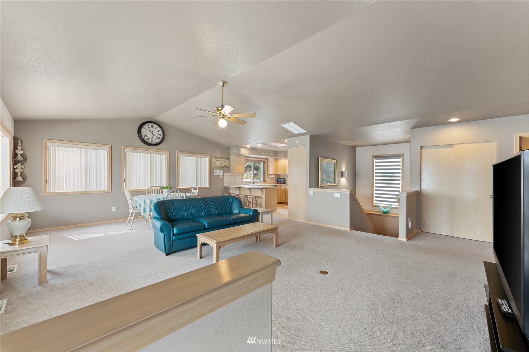 1496 South Lakeshore Road Chelan, WA 98816 - Photo 7 of 39 Gallery Image 7