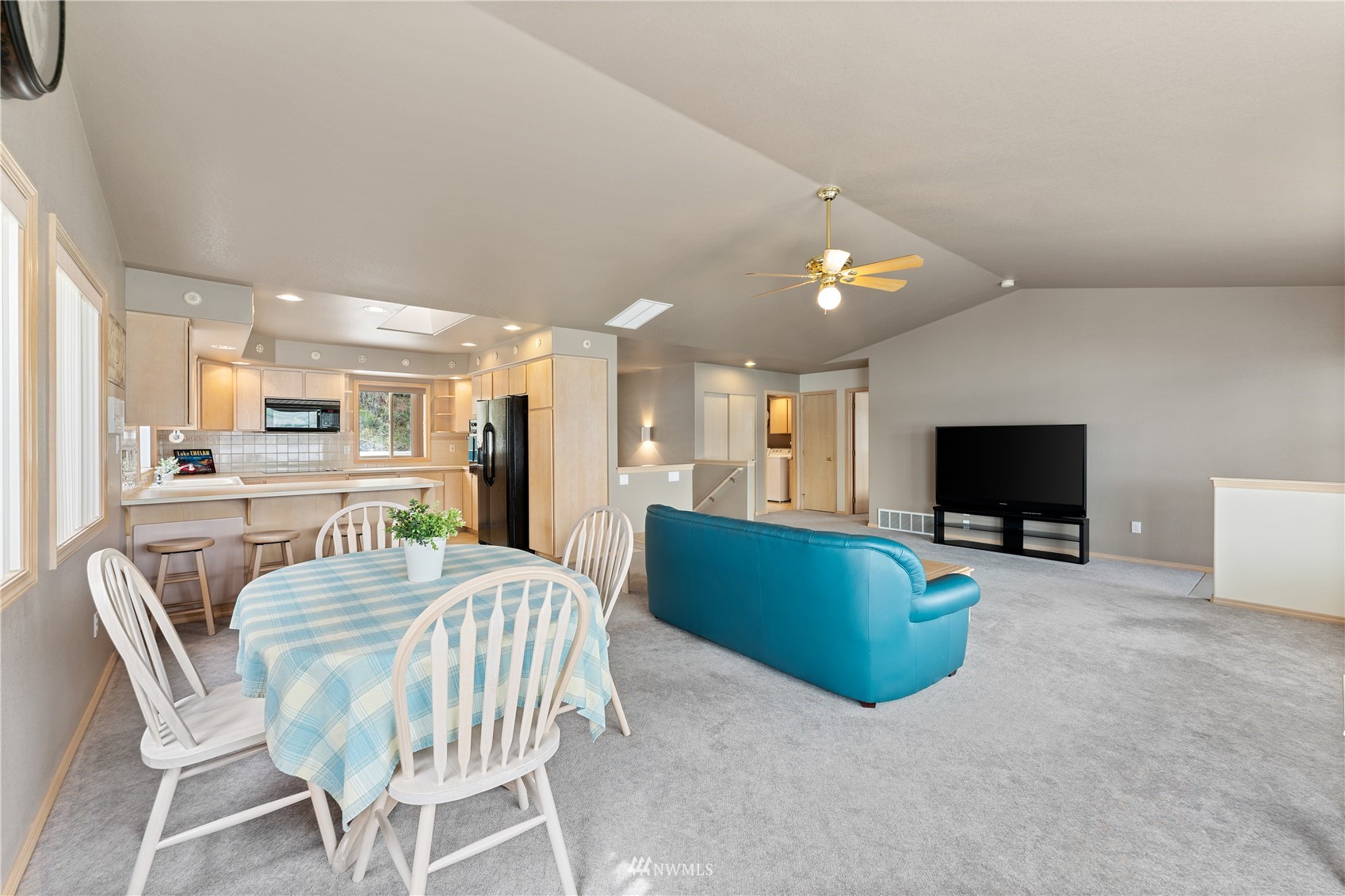 1496 South Lakeshore Road Chelan, WA 98816 - Photo 9 of 39 Gallery Image 9