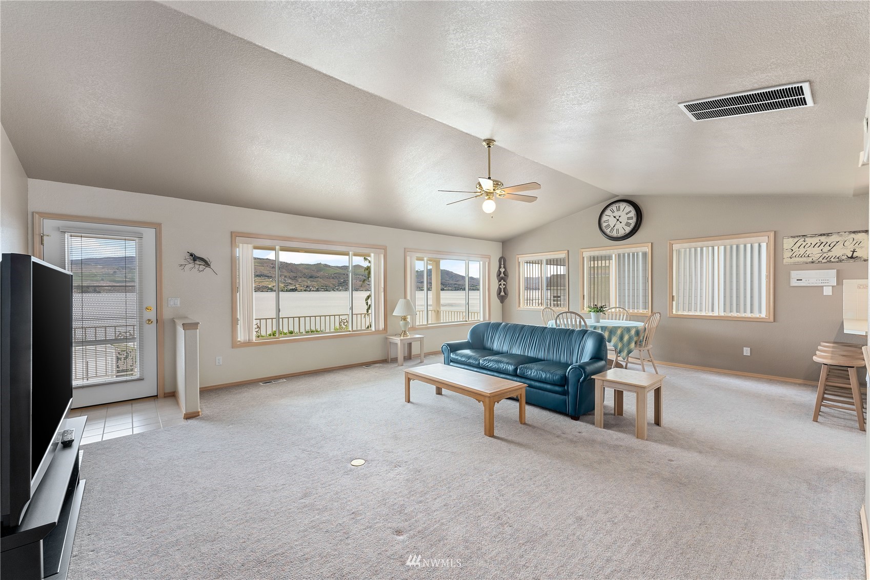 1496 South Lakeshore Road Chelan, WA 98816 - Photo 10 of 39 Gallery Image 10