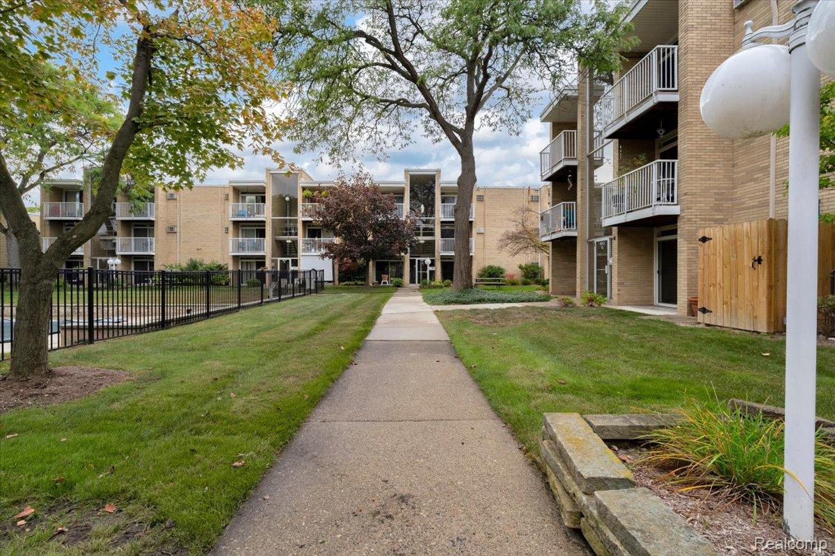 4909 North Crooks Road, Unit D1 Royal Oak, MI 48073 - Photo 19 of 21 Community Grounds