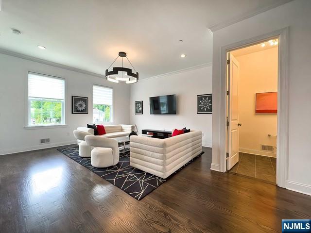 63 Parkside Lane Teaneck, NJ 07666 - Photo 12 of 29