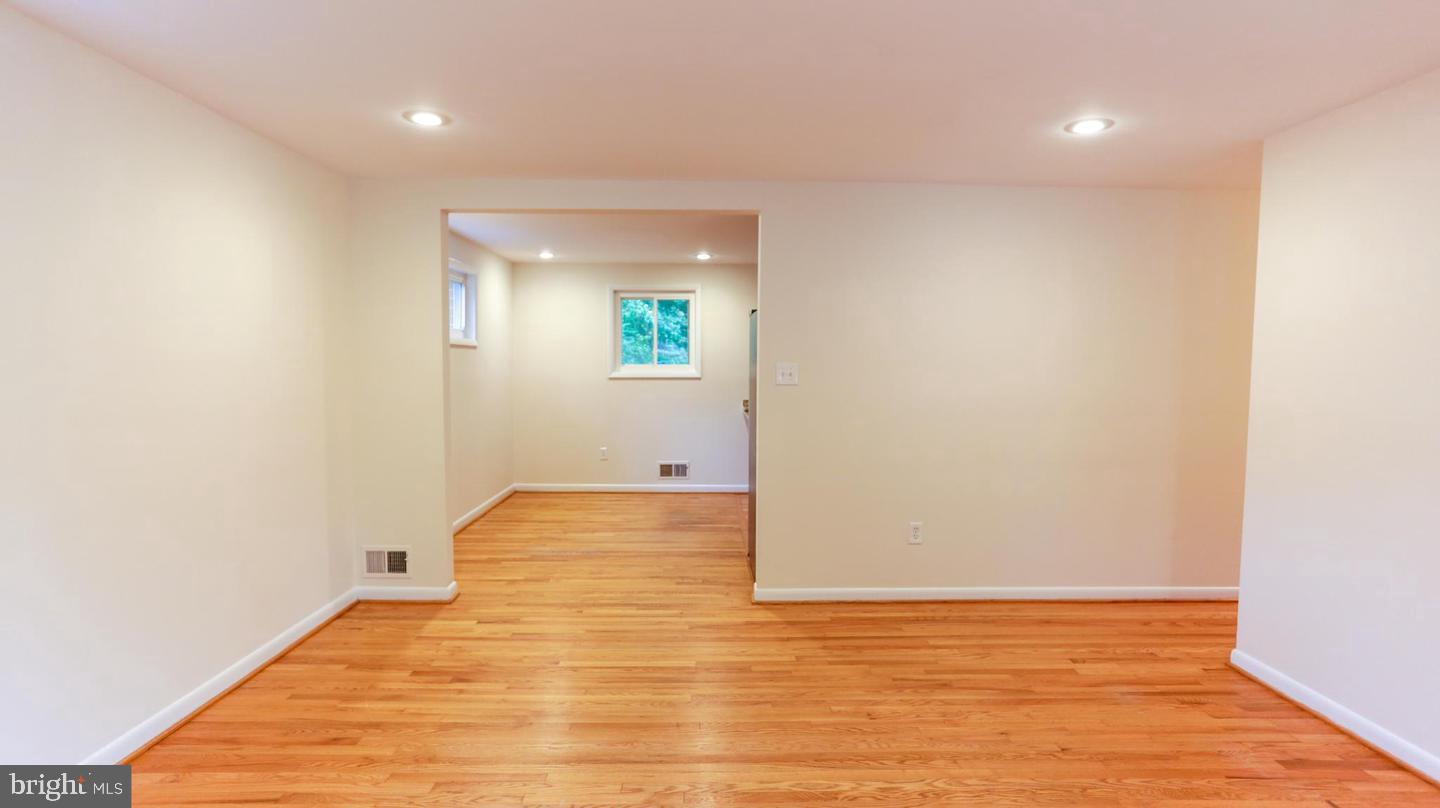 110 Hannes Street Silver Spring, MD 20901 - Photo 2 of 19 Living Area