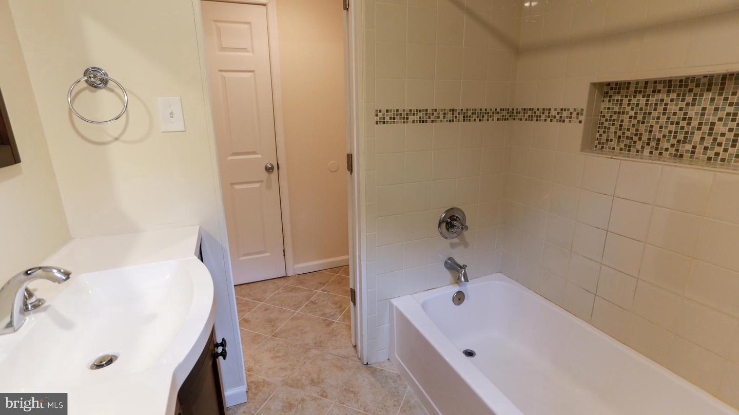 110 Hannes Street Silver Spring, MD 20901 - Photo 15 of 19 Bathroom 2