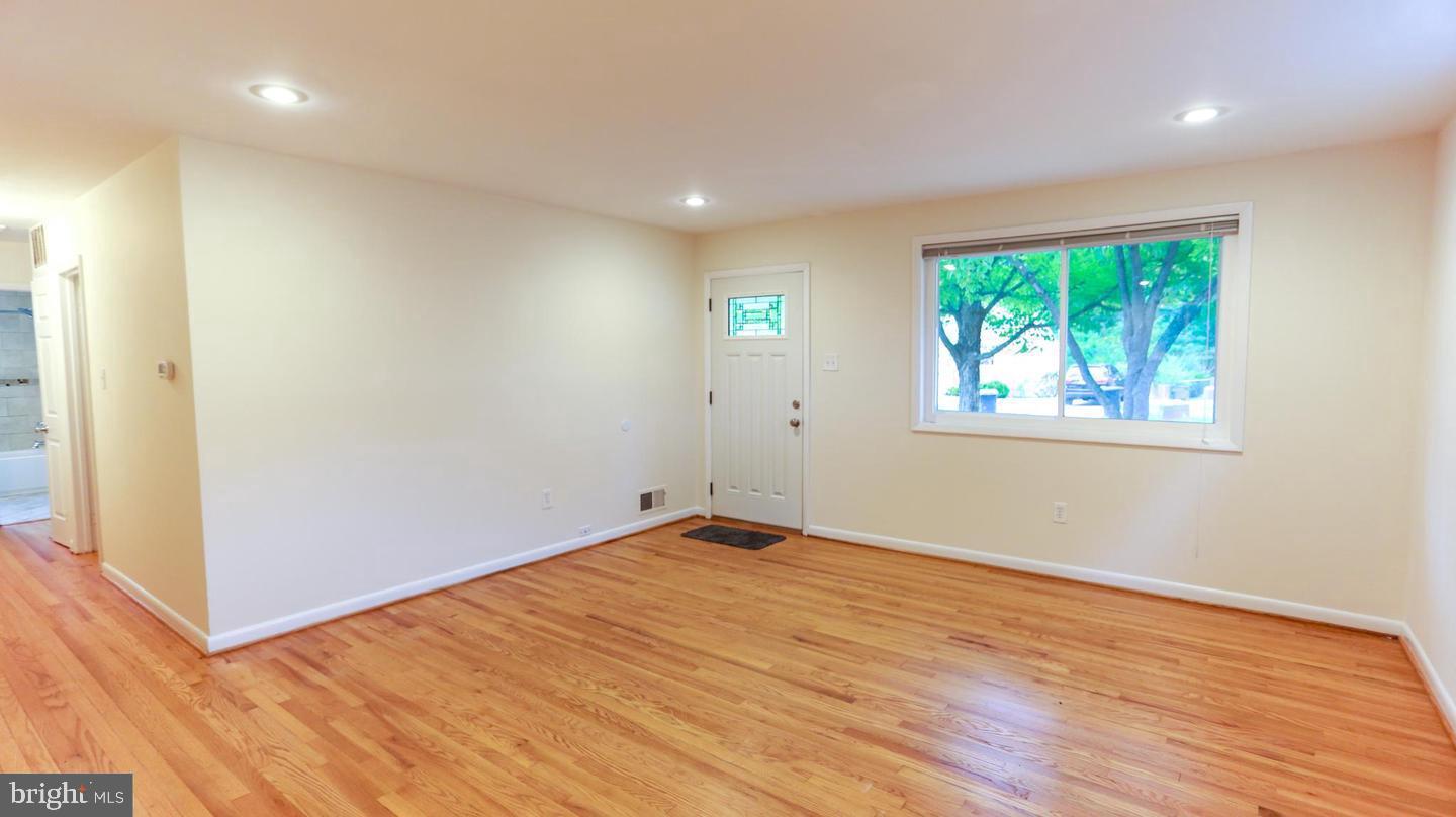 110 Hannes Street Silver Spring, MD 20901 - Photo 3 of 19