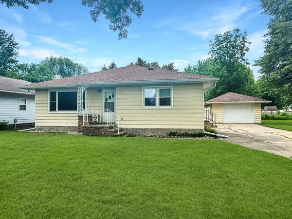 $135,000 | 2727 34th Street, Slayton, MN 56172