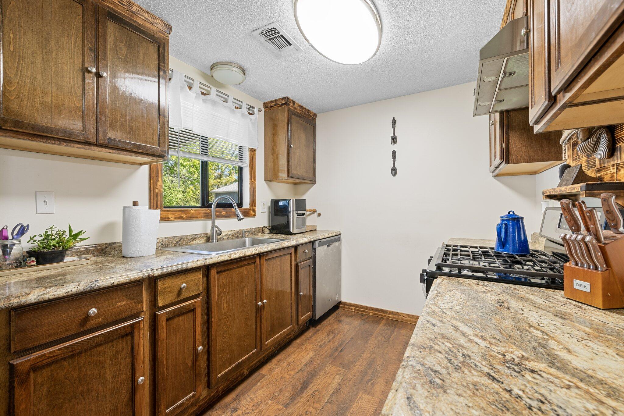 1857 Roberts Road Medford, OR 97504 - Photo 9 of 22 9