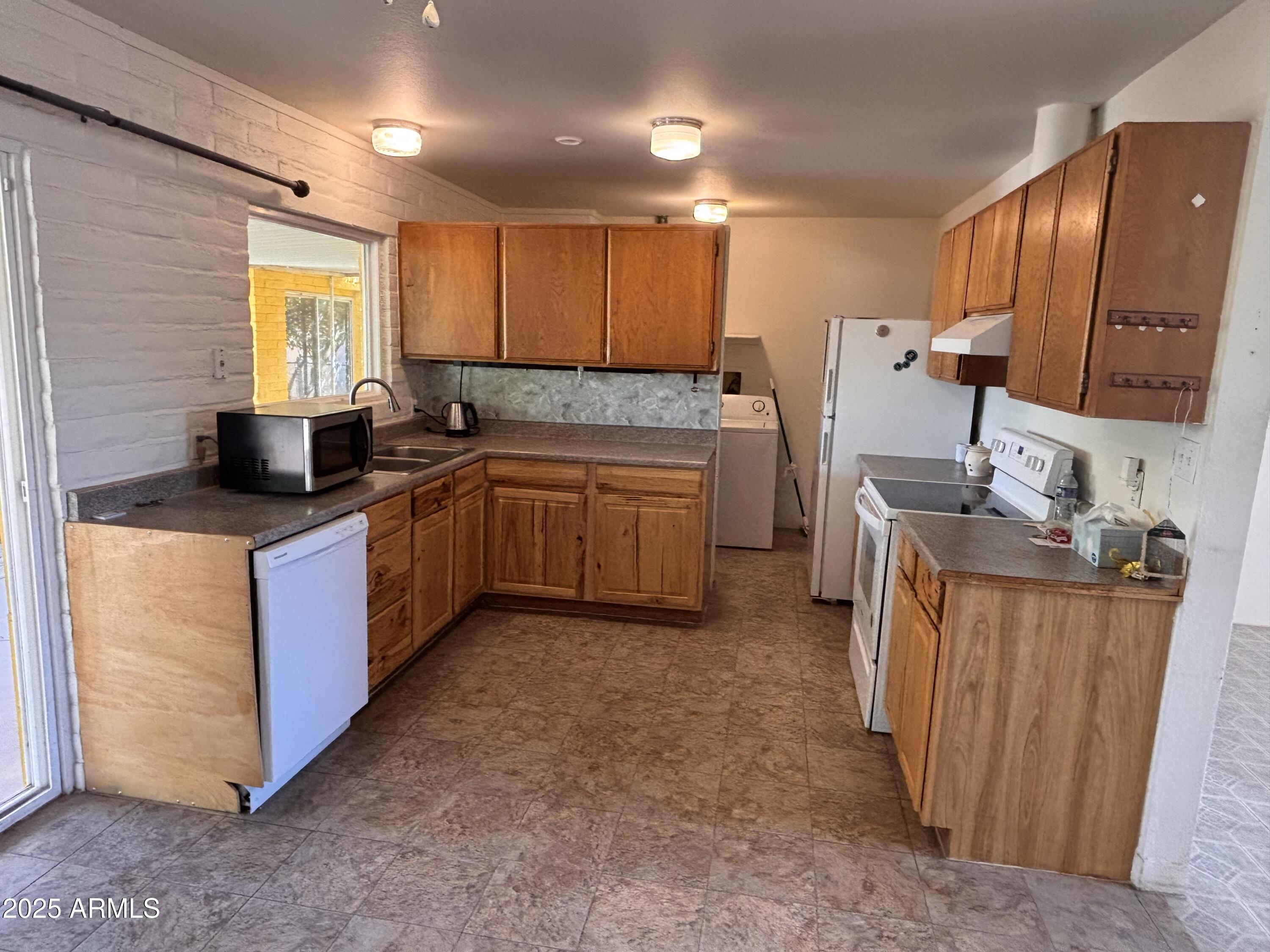 536 West Rocalla Avenue Ajo, AZ 85321 - Photo 6 of 20 IMG_6939