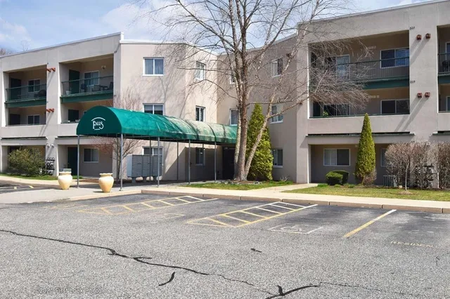 $1,600 | 31 Devereux Avenue, Unit 305, Providence, RI 02909