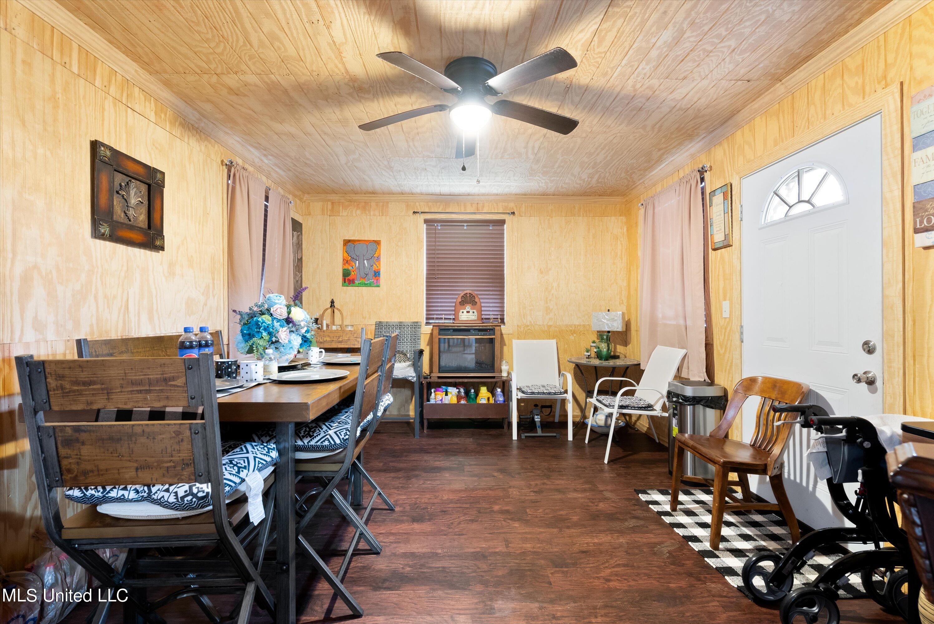 10139 College Road Olive Branch, MS 38654 - Photo 7 of 11 22-Sun Room