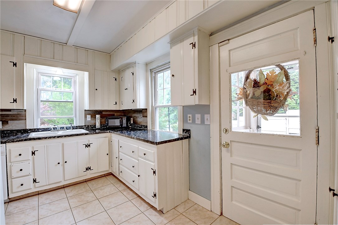 107 Post Road Westerly, RI 02891 - Photo 18 of 39