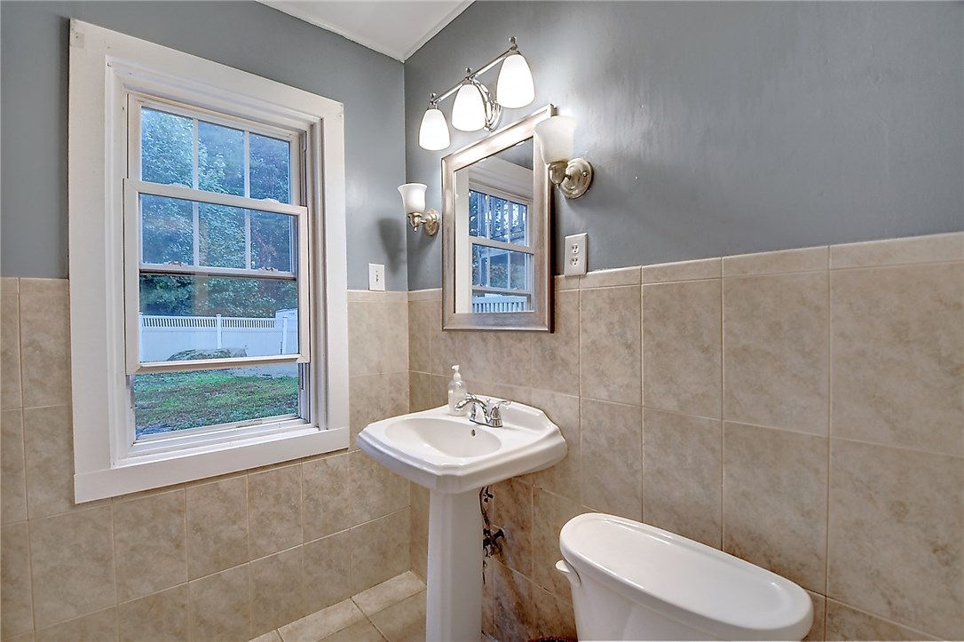 107 Post Road Westerly, RI 02891 - Photo 30 of 39
