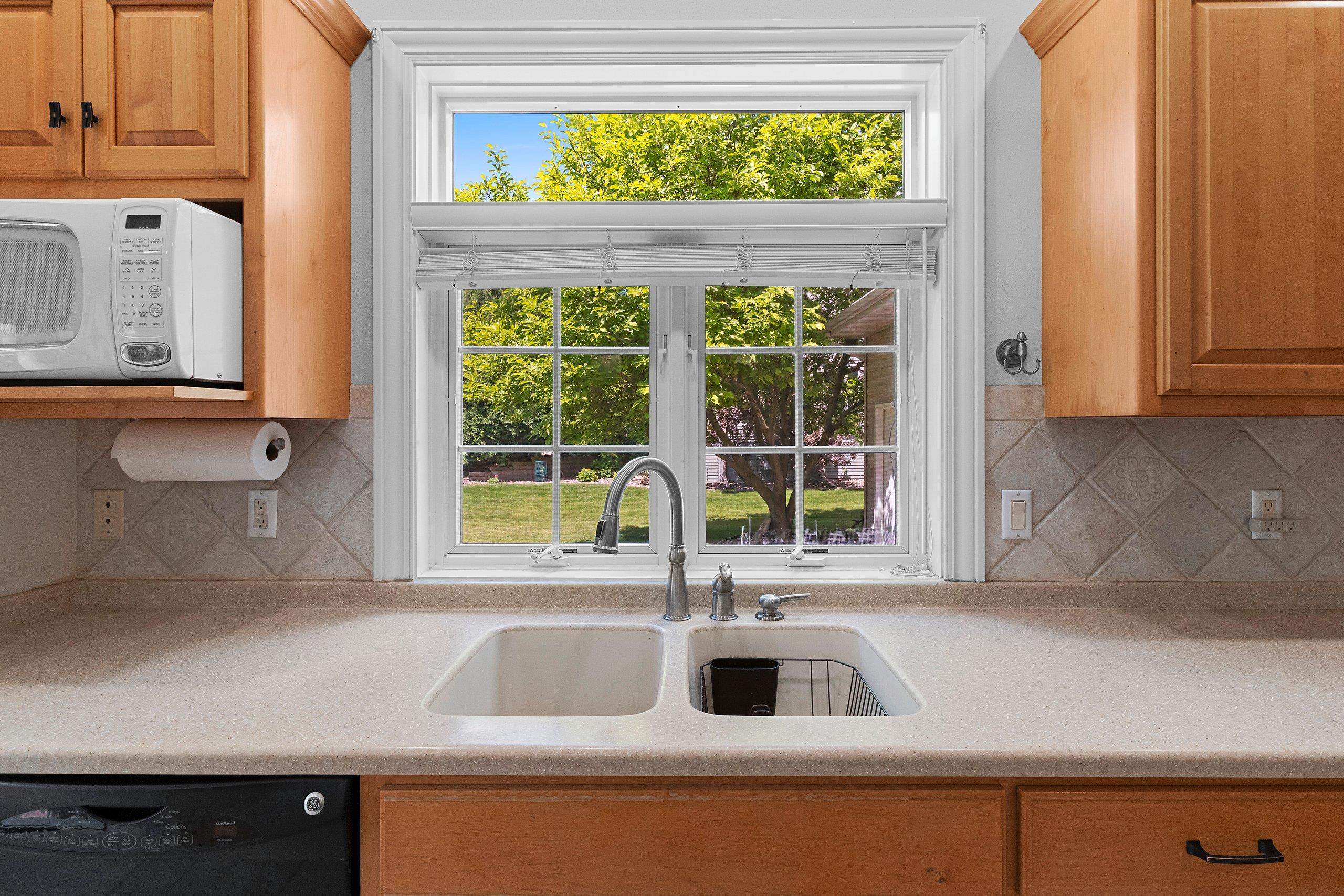 421 East Sheffield Lane Appleton, WI 54913 - Photo 14 of 81